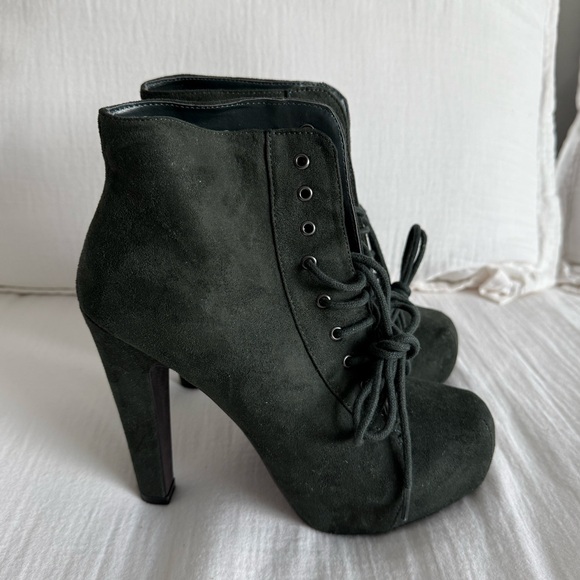 Speed Limit 98 Womens Faux Suede Ankle Lace Up Platform Booties - dark green - Picture 1 of 8